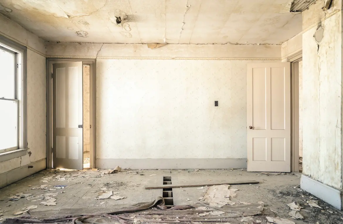 Waste disposal crew managing a cleanout project in Marietta-Alderwood